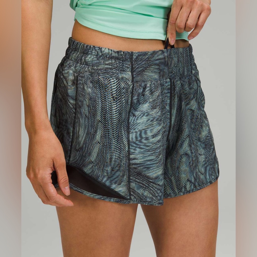 Lululemon Hotty Hot Low Rise Short 4"